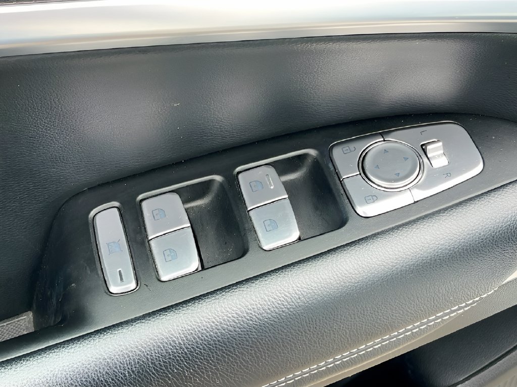 2022 Genesis G70 photo 18 of 32