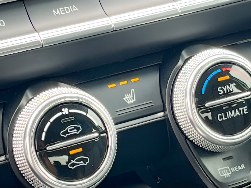 2022 Genesis G70 photo 20 of 32
