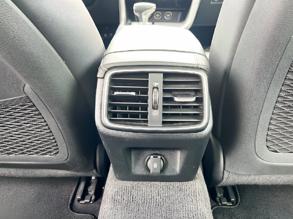 2022 Genesis G70 photo 25 of 32