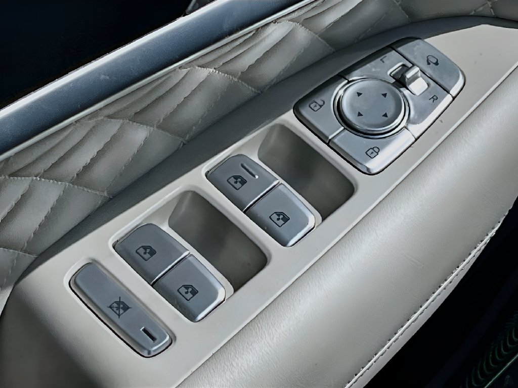 2023 Genesis G70 photo 18 of 34