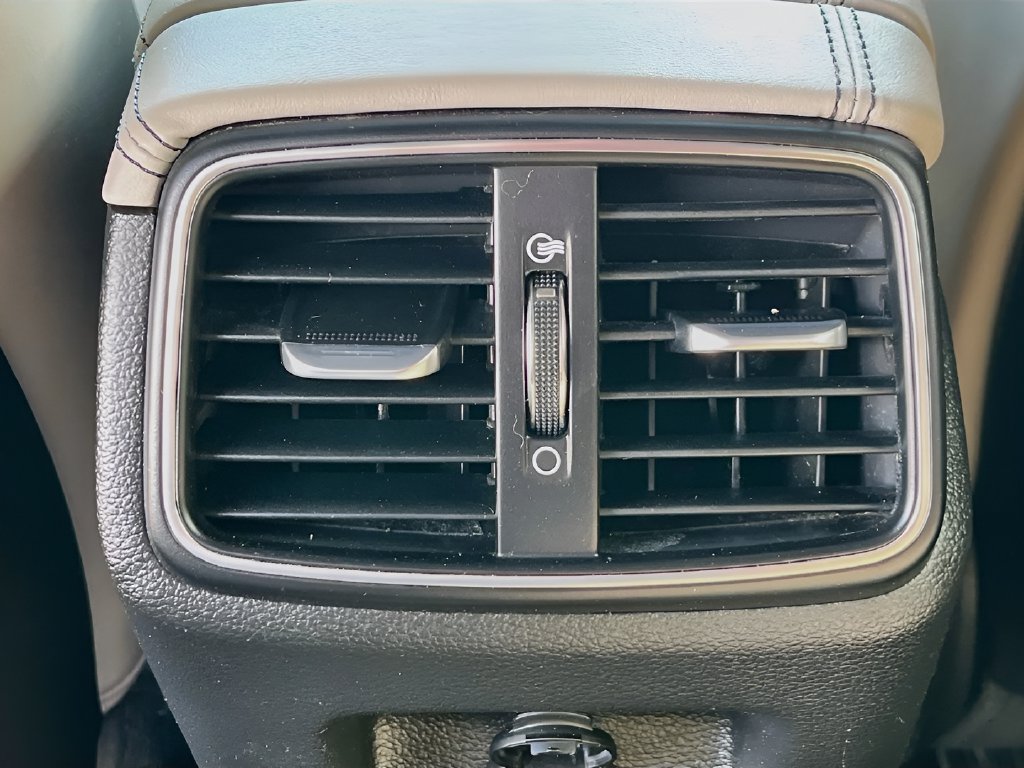 2023 Genesis G70 photo 27 of 34