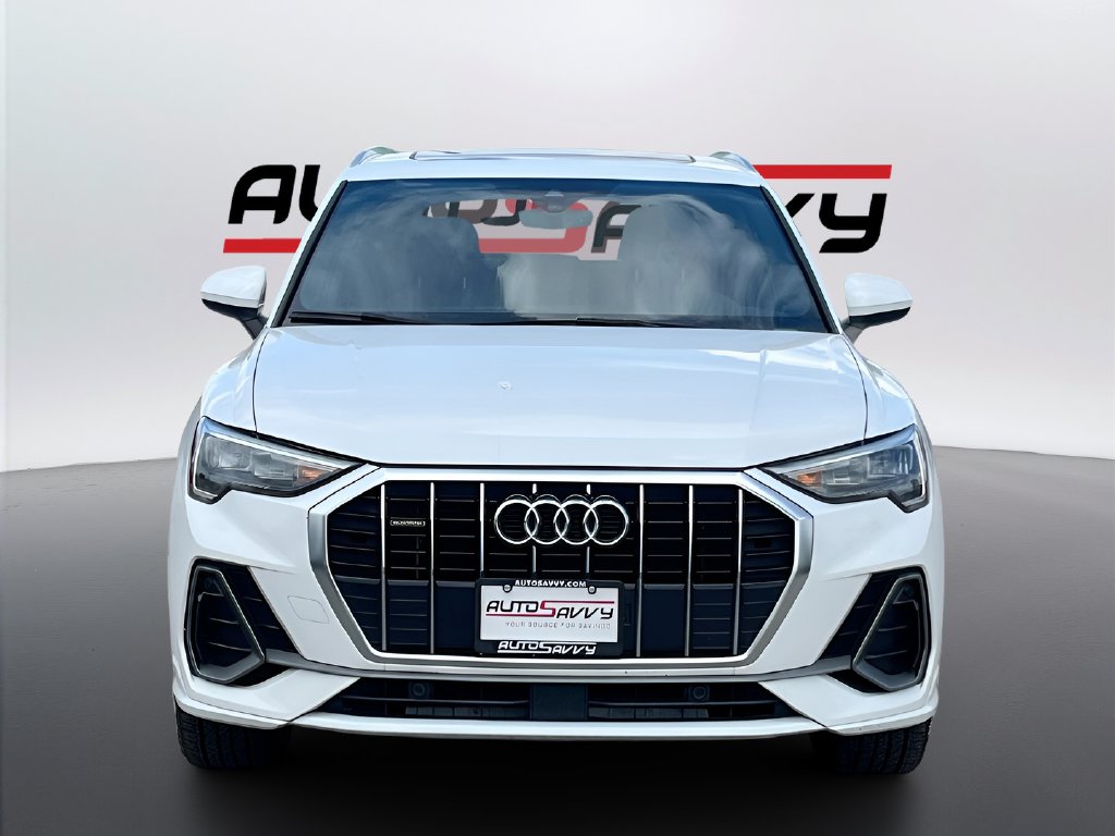 2022 Audi Q3 photo 2 of 33